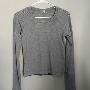 long sleeve stripe athletic tee